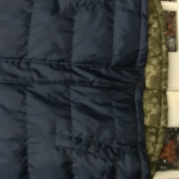 Old Navy Reversible puffer vest men's med - Picture 3 of 8